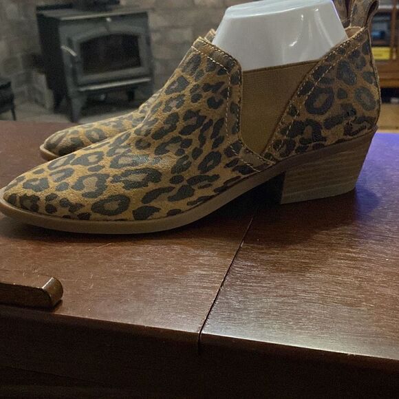 LUCKY BRAND Fallo Womens Suede Slip On Ankle Boots In Cheetah size 8 - Picture 1 of 15